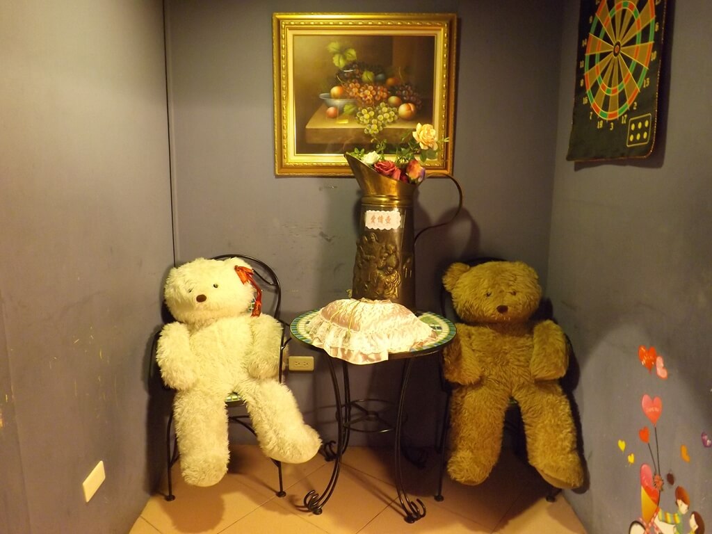 大黑松小倆口愛情故事館（已拆除）的圖片：金色城堡內的場景之一，兩隻小熊