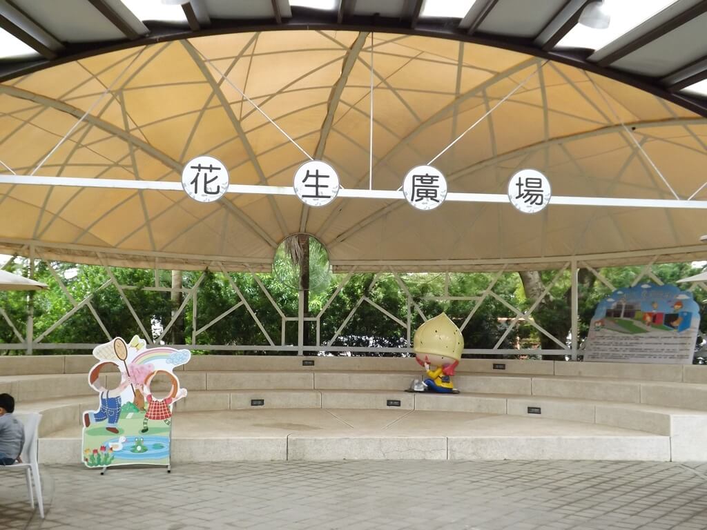 龍情魔幻豆子主題館的圖片：花生廣場