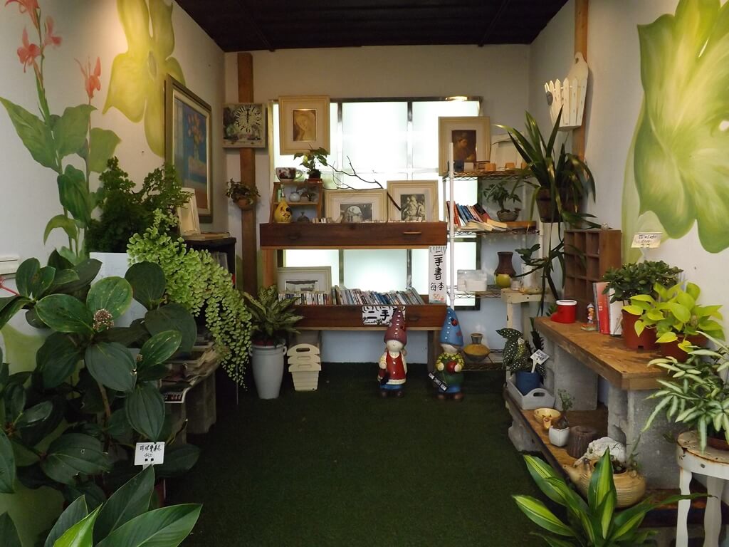 龍情魔幻豆子主題館的圖片：小型貨櫃屋佈景