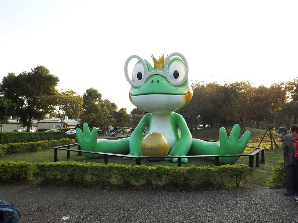 八德埤塘自然生態公園的圖片：大青蛙造景
