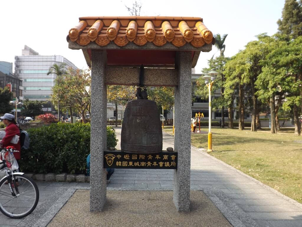 中壢中正公園的圖片：韓國風格的大鐘