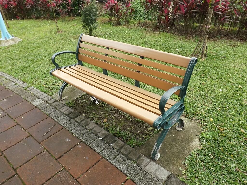 龍岡萬坪公園的圖片：休息椅