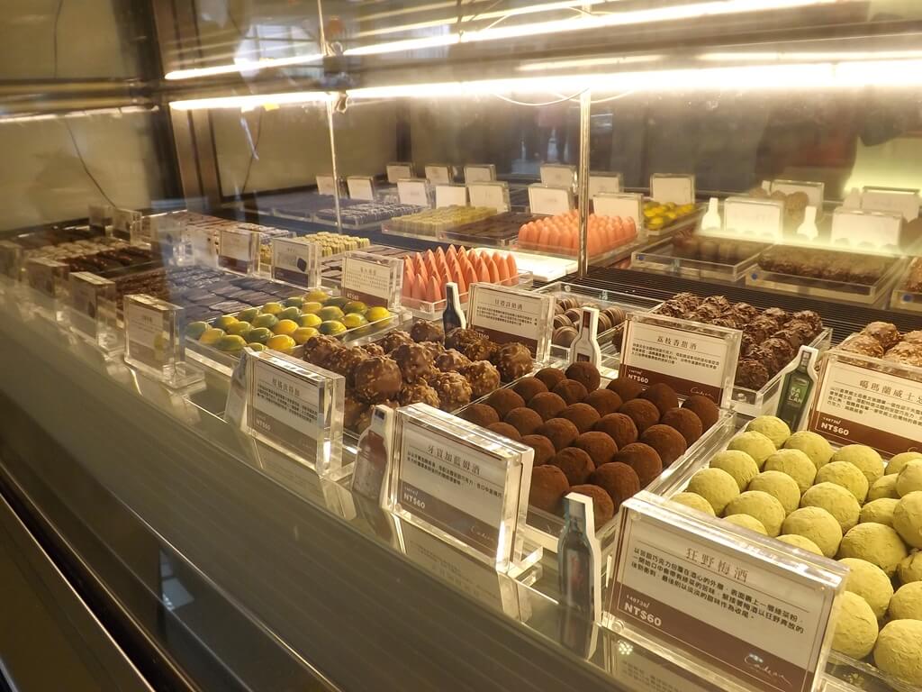 宏亞巧克力共和國的圖片：有包酒的高級酒糖巧克力