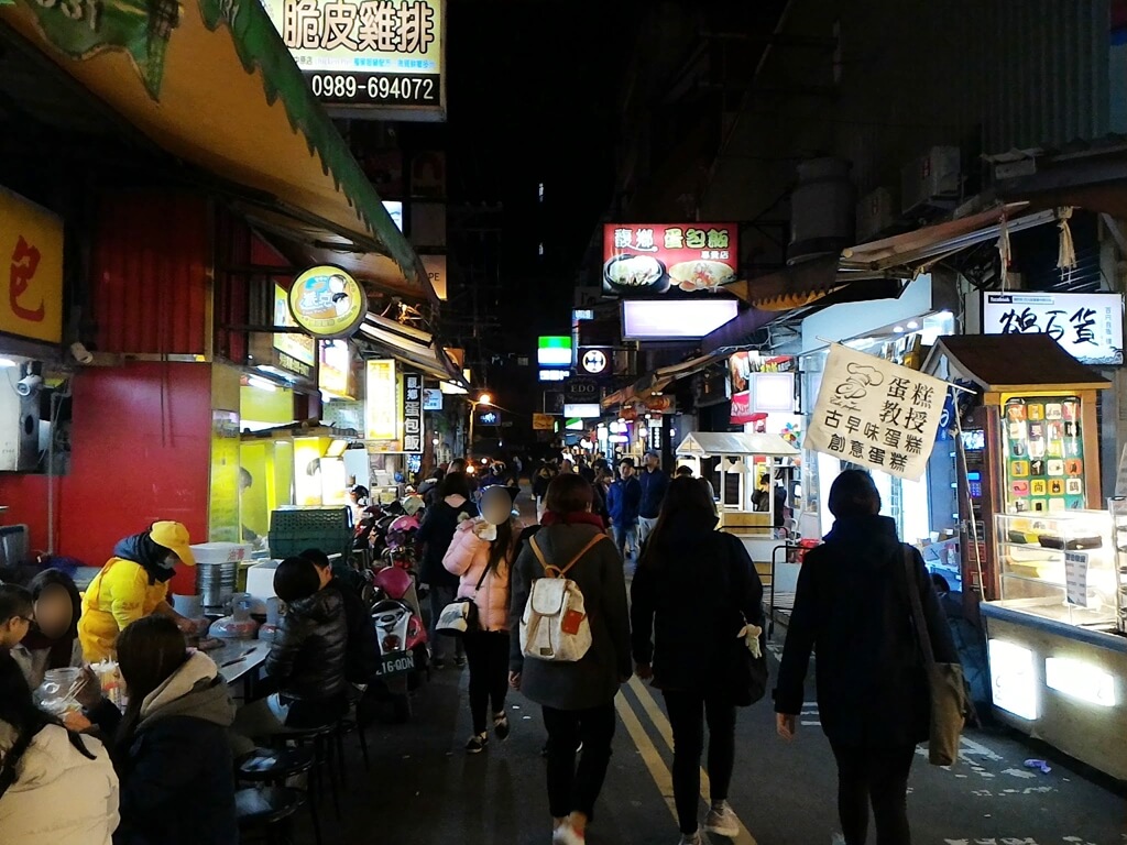 中原夜市商圈的圖片：大仁四街內逛街人潮