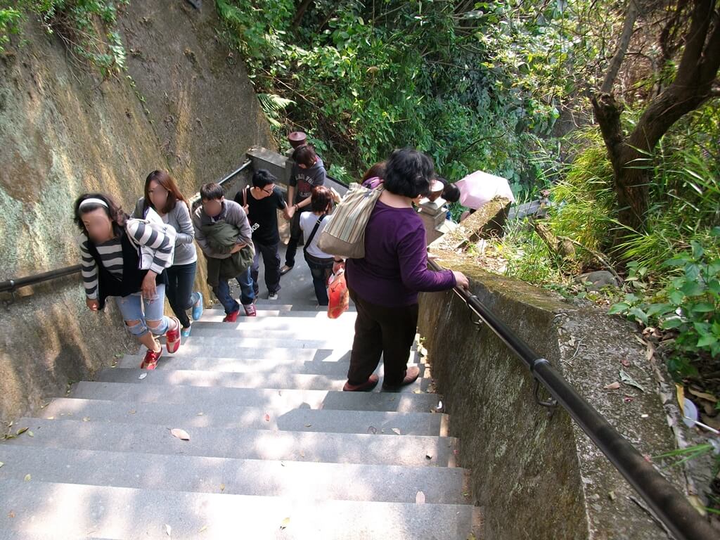 大溪中正公園的圖片：往大溪橋的階梯