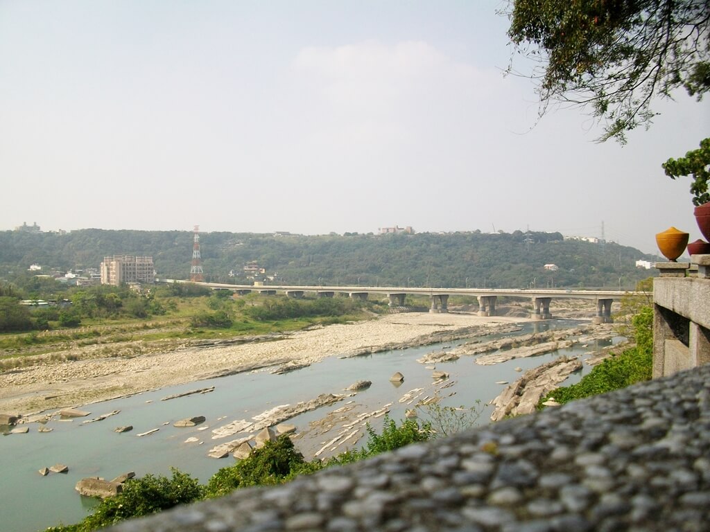 大溪橋的圖片：遠眺大漢溪與武嶺橋