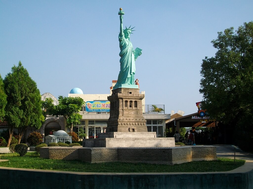 小人國主題樂園的圖片：紐約自由女神像模型
