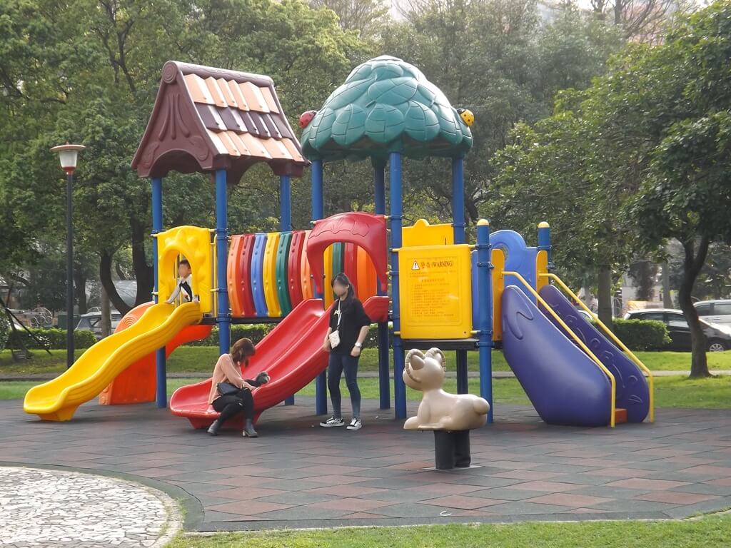 中壢元生公園的圖片：兒童遊樂設施