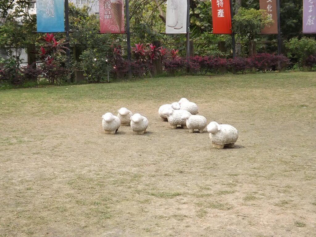 雅聞魅力博覽館的圖片：草地上的綿羊造景