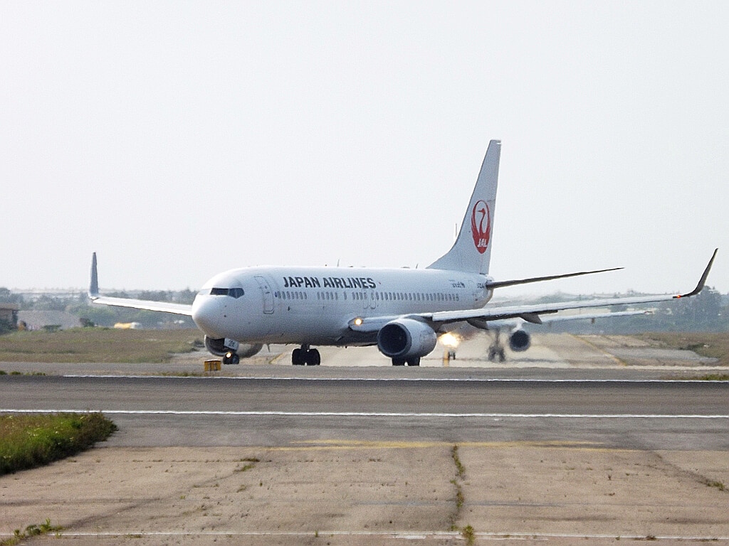 桃園國際機場戰備聯絡道的圖片：JAPAN AIRLINES 日本航空的客機