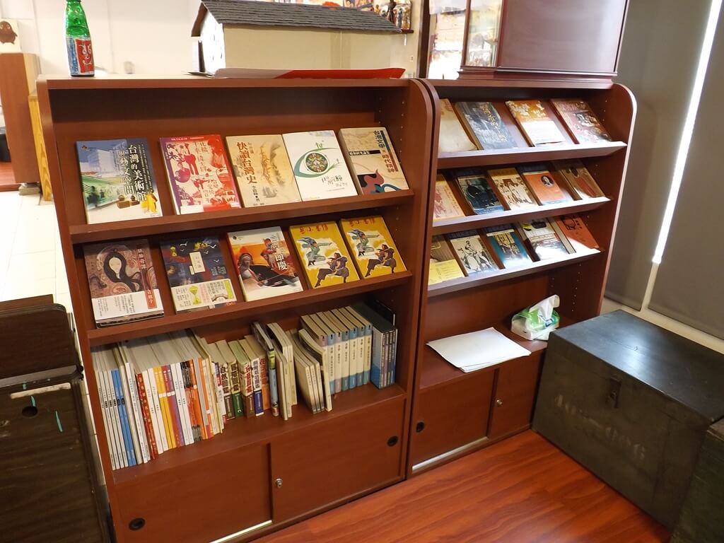 龜山眷村故事館的圖片：書籍櫃