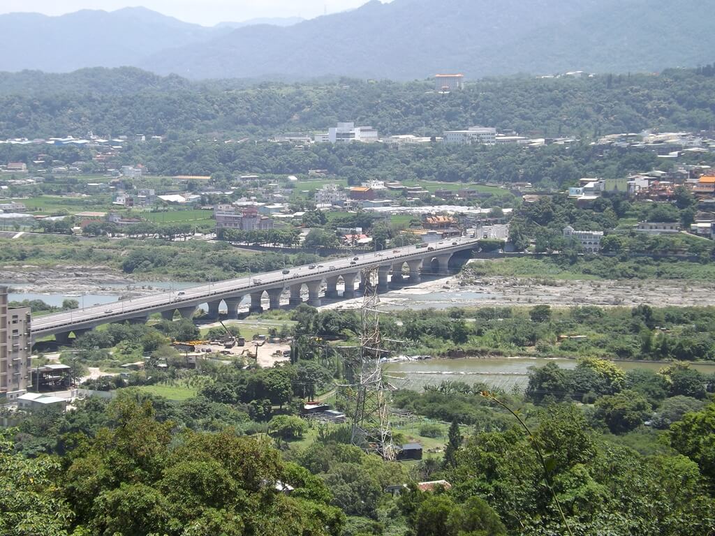 法鼓山齋明寺的圖片：遠眺大漢溪上的武嶺橋