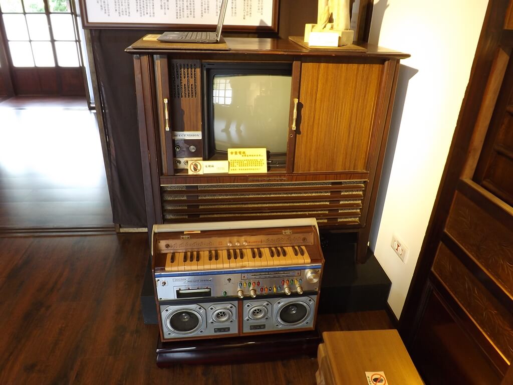 大溪木藝生態博物館的圖片：古老的電視與音響