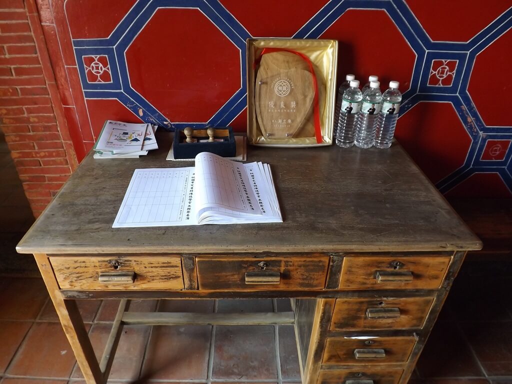 德馨堂的圖片：遊客簽名留言桌