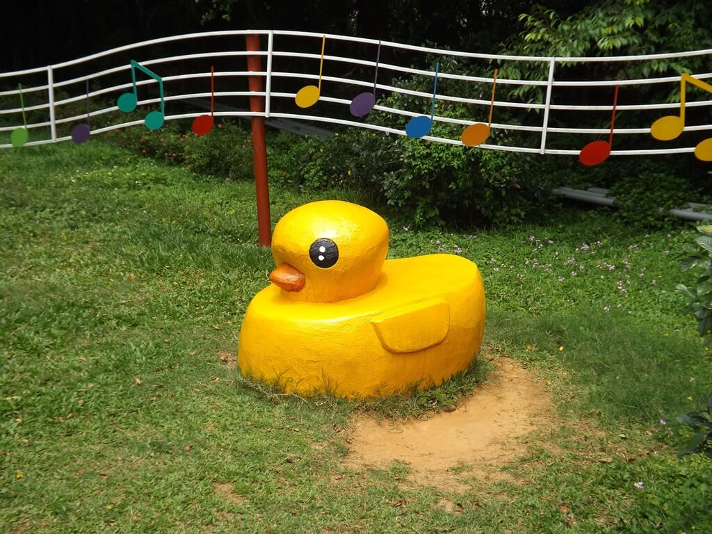 小叮噹科學主題樂園的圖片：音符前的黃色小鴨