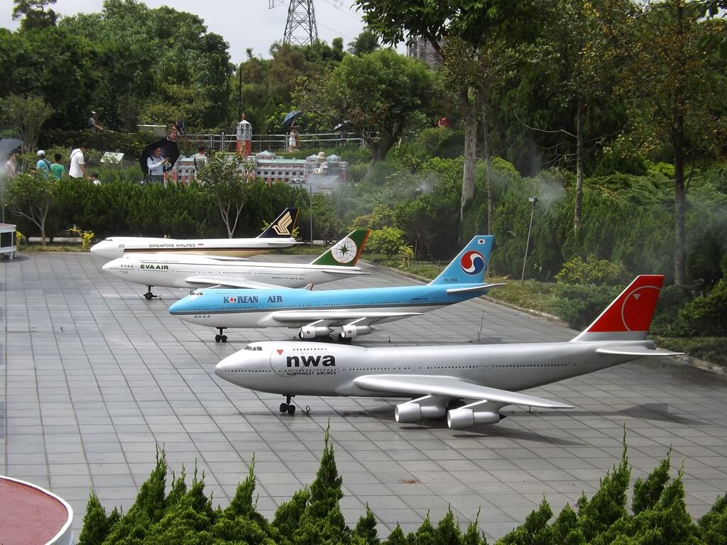 小人國主題樂園的圖片：迷你桃園國際機場排列整齊的飛機模型
