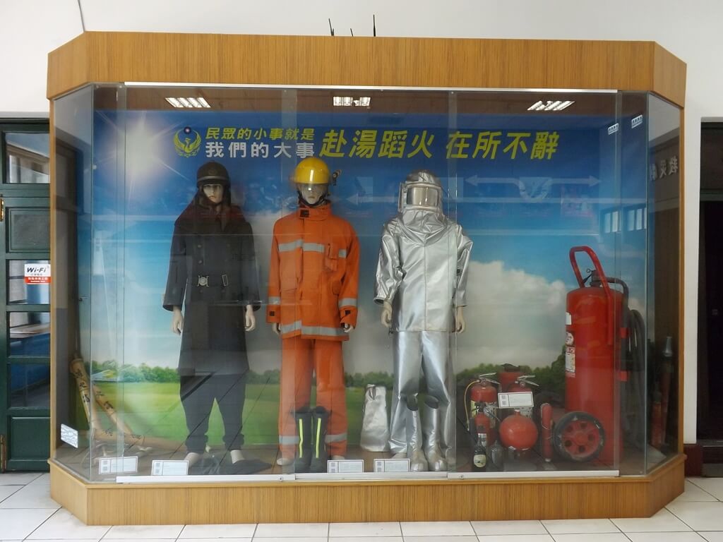 新竹市消防博物館的圖片：二樓的消防衣展示