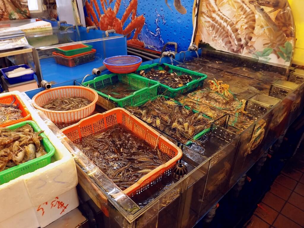 竹圍漁港的圖片：鮮蝦販售