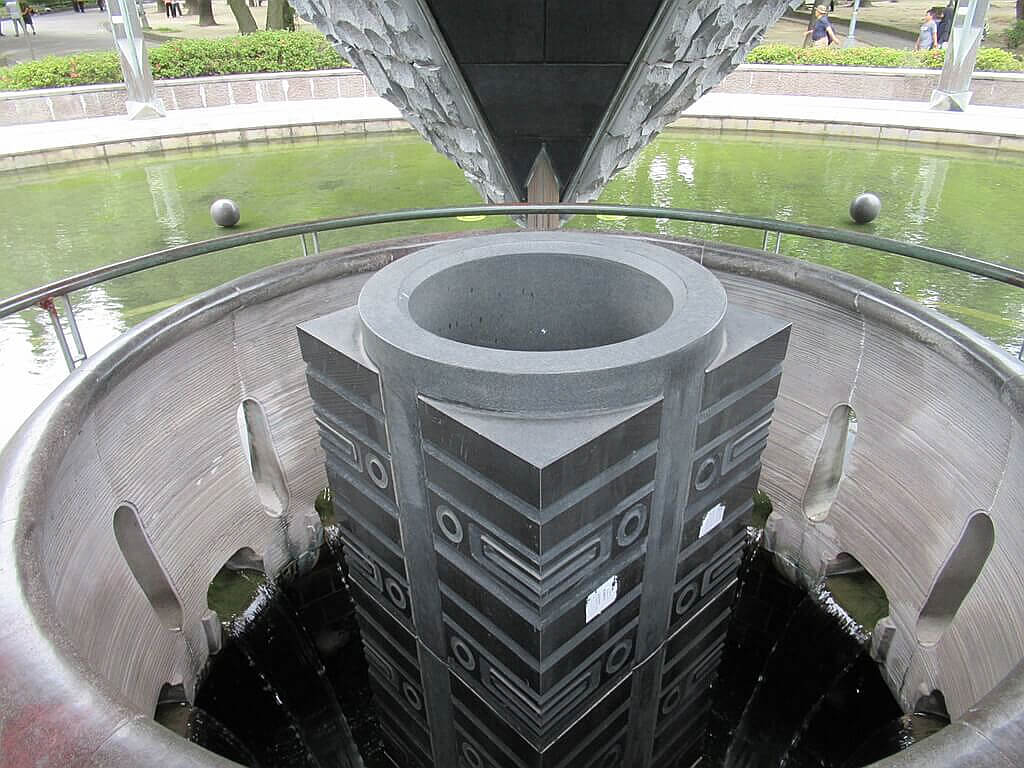 二二八和平紀念公園的圖片：紀念碑中央構造