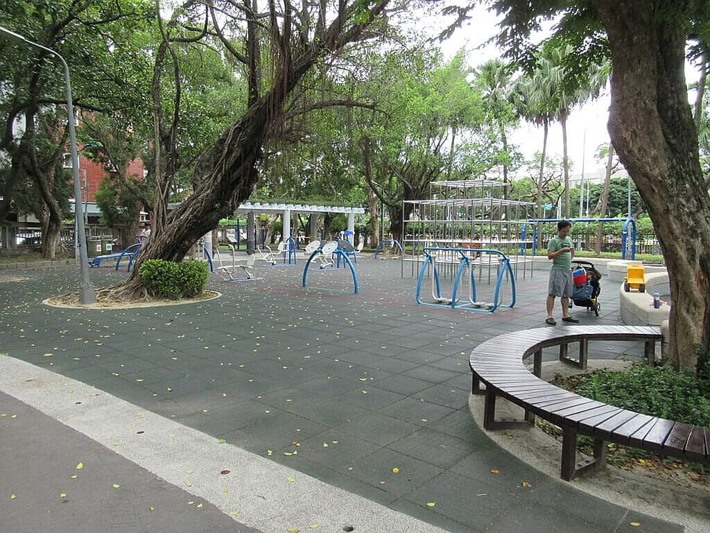 二二八和平紀念公園的圖片：單槓區