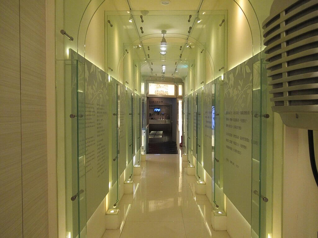 台北二二八紀念館的圖片：事件紀錄的玻璃走廊