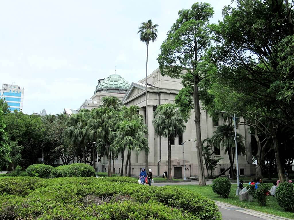 國立臺灣博物館的圖片：二二八和平公園看到的博物館後方