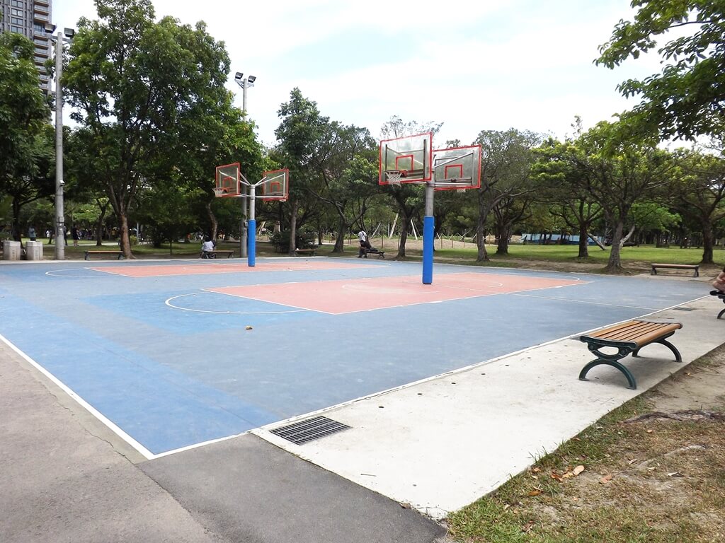 大安森林公園的圖片：籃球場