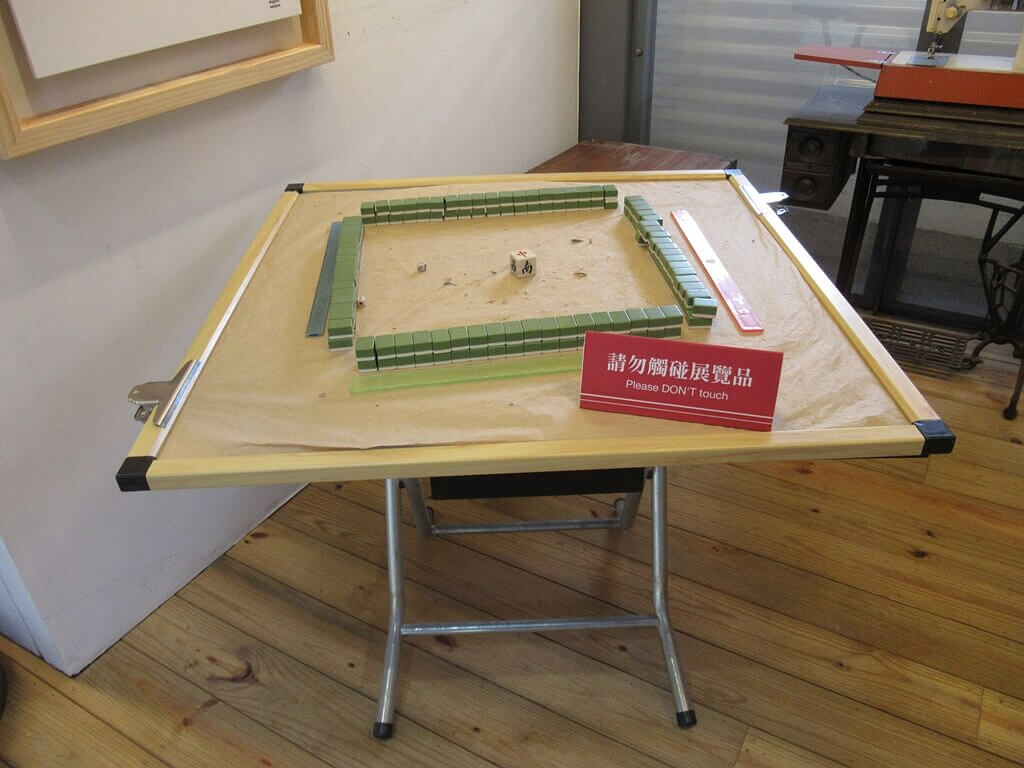 四四南村（信義公民會館、簡單市集）的圖片：麻將桌展覽品