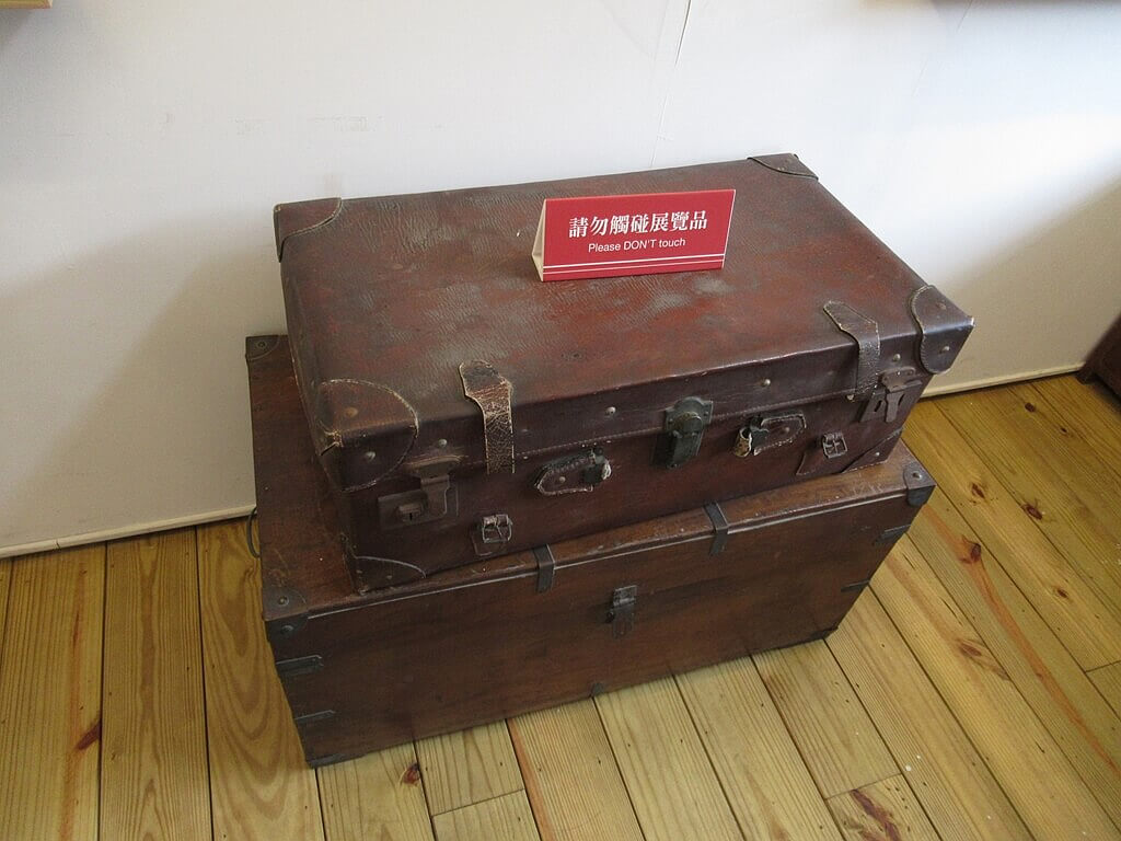 四四南村（信義公民會館、簡單市集）的圖片：早年的眷村大皮箱