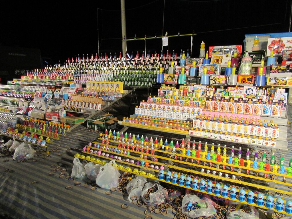 龍潭觀光夜市的圖片：套圈圈遊戲區