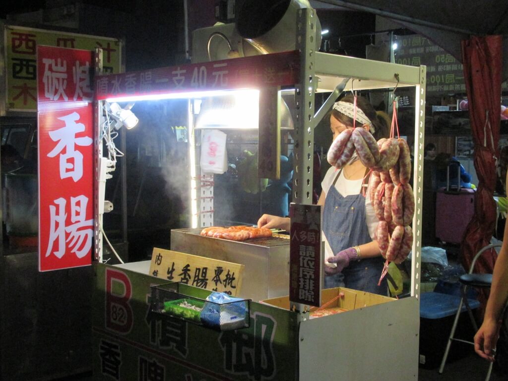 龍潭觀光夜市的圖片：碳烤香腸攤位