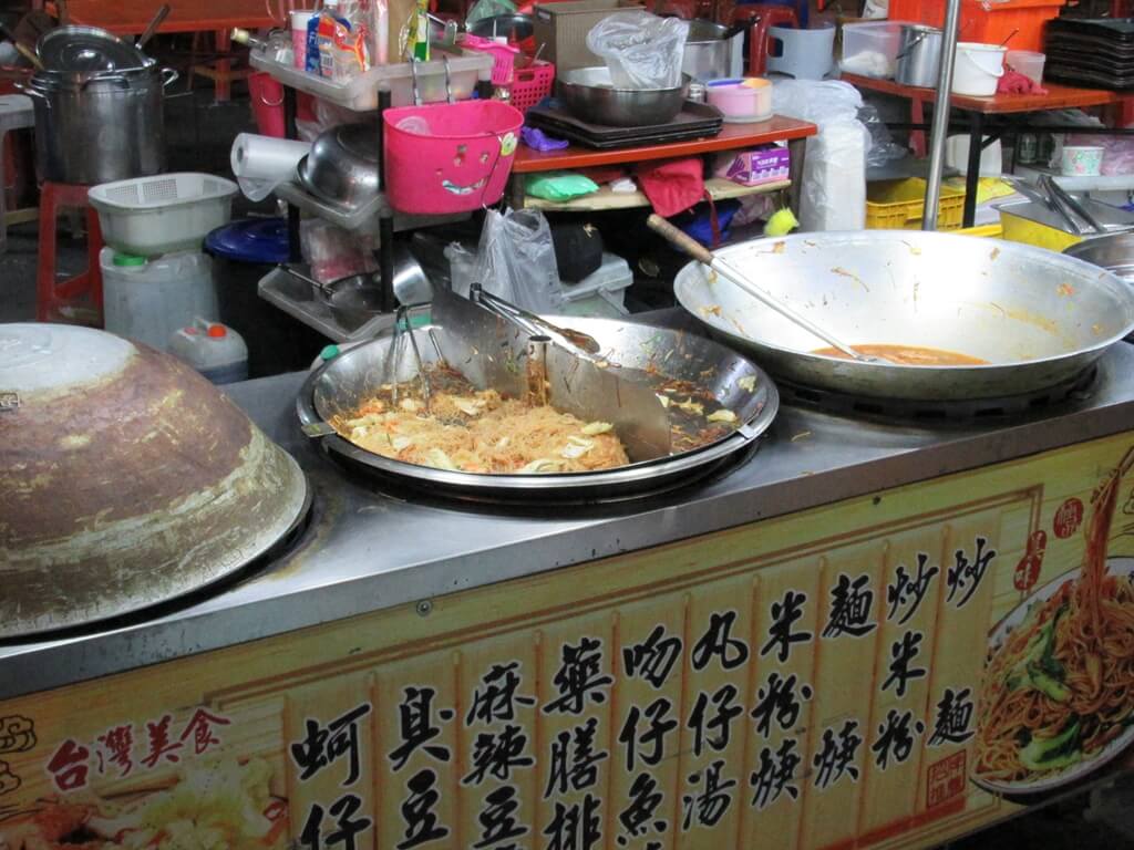 龍潭觀光夜市的圖片：炒米粉、炒麵 ... 傳統小吃攤