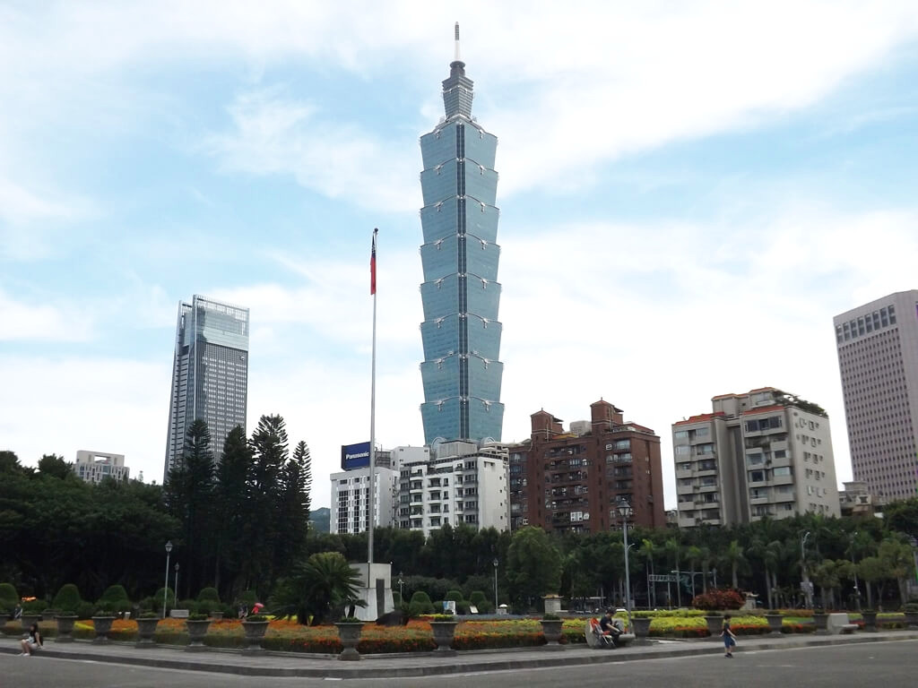國父紀念館的圖片：中山公園廣場可看到台北101大樓