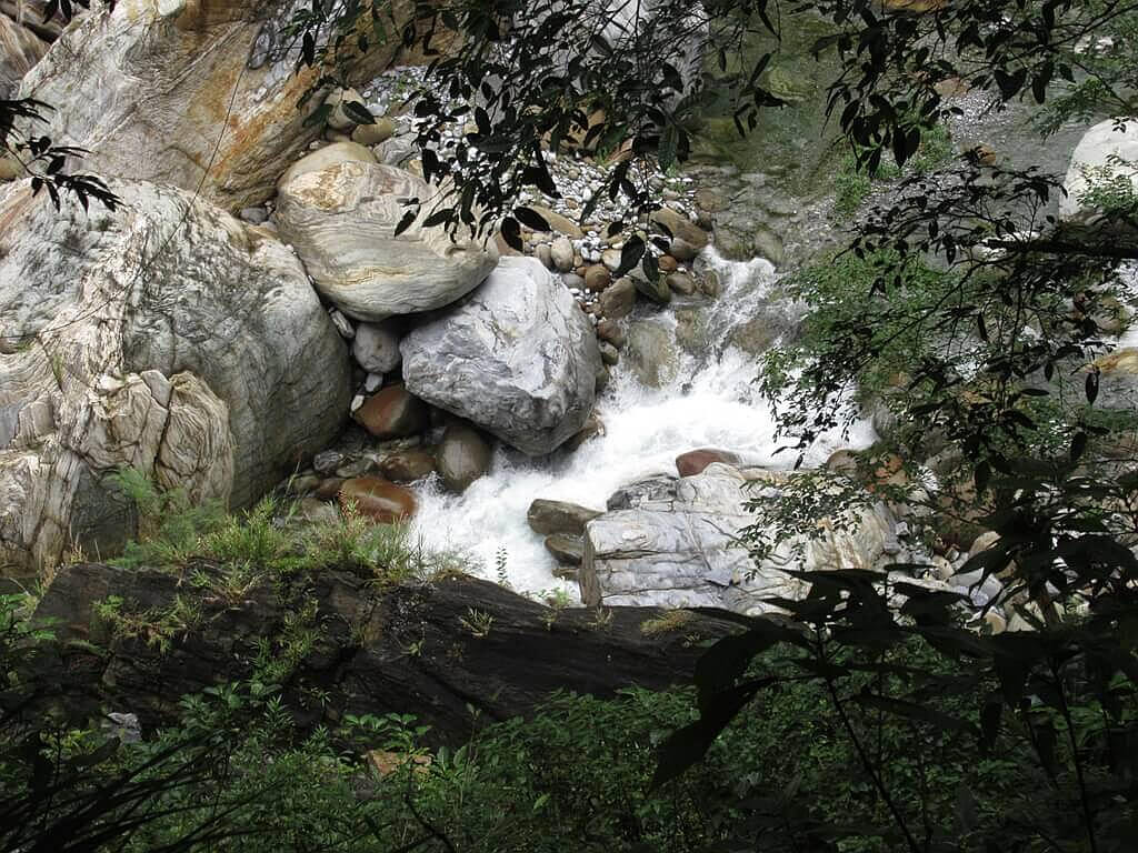 砂卡礑步道（太魯閣國家公園景觀步道）的圖片：湍急的砂卡礑溪溪水
