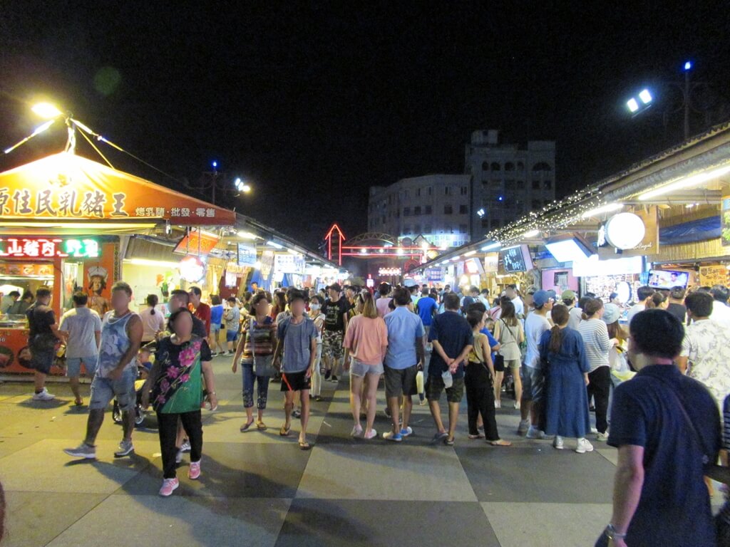 花蓮東大門夜市的圖片：原住民一條街人潮
