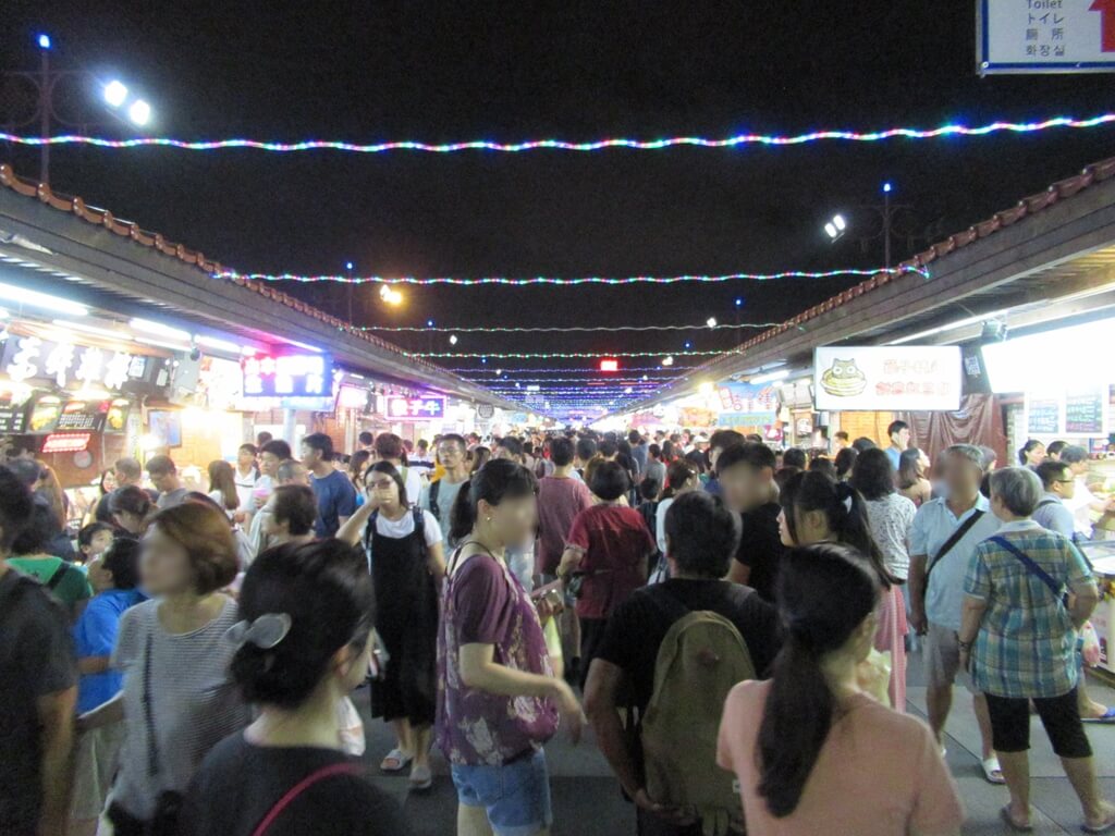 花蓮東大門夜市的圖片：假日滿滿的觀光客