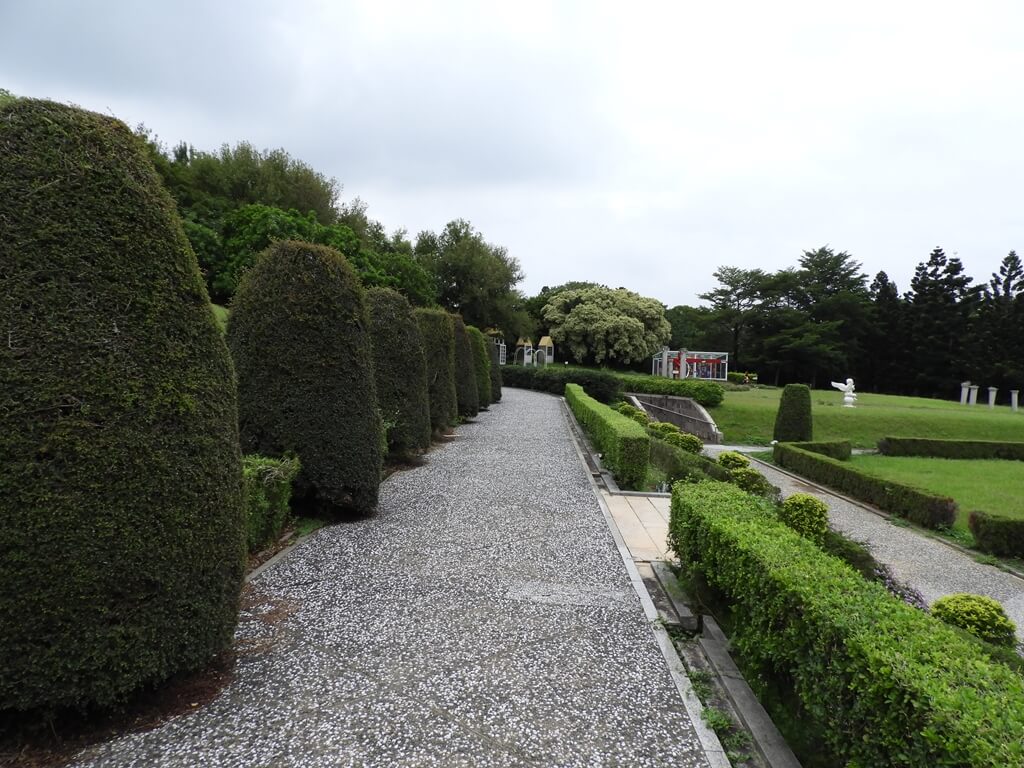 埔心牧場的圖片：歐式雕塑花園的走道