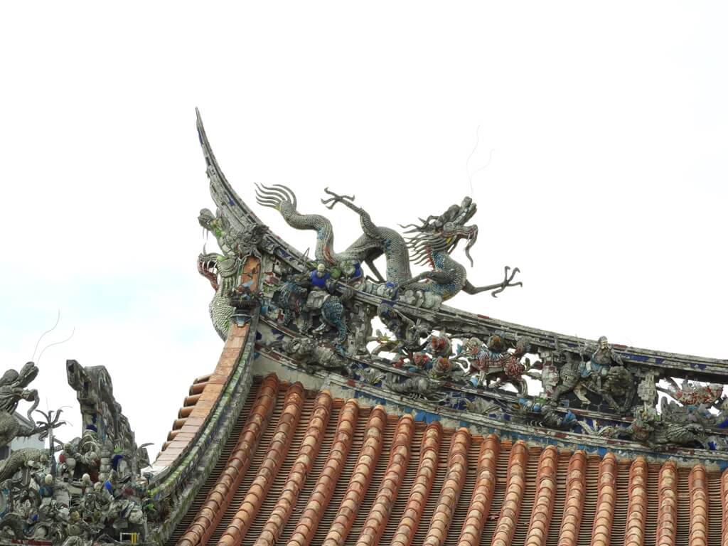 艋舺龍山寺的圖片：龍山寺上的剪黏藝術