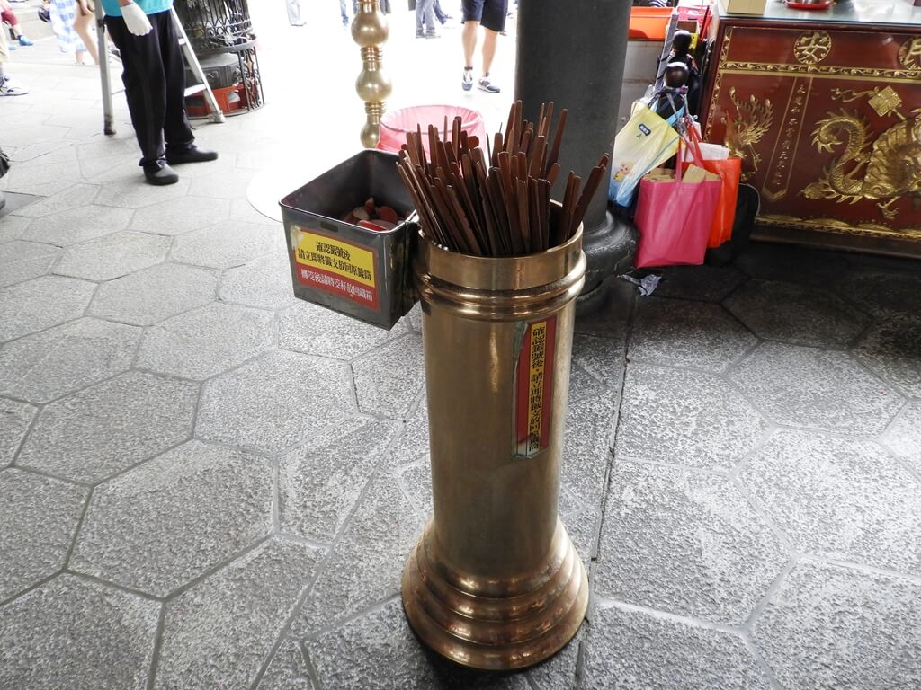 艋舺龍山寺的圖片：籤筒