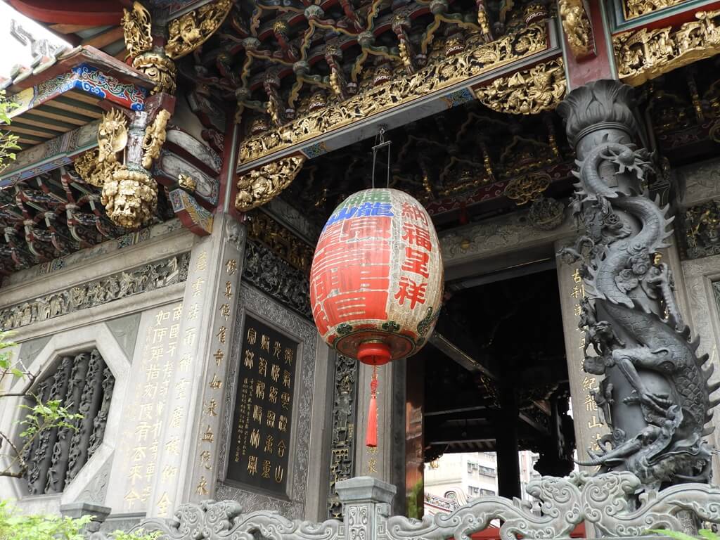 艋舺龍山寺的圖片：大燈籠高掛