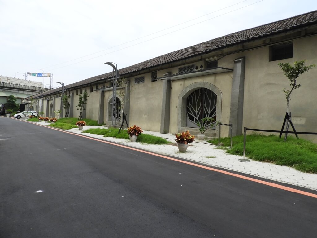 新竹市鐵道藝術村的圖片：新竹市鐵道藝術村外觀維持著倉庫的樣貌