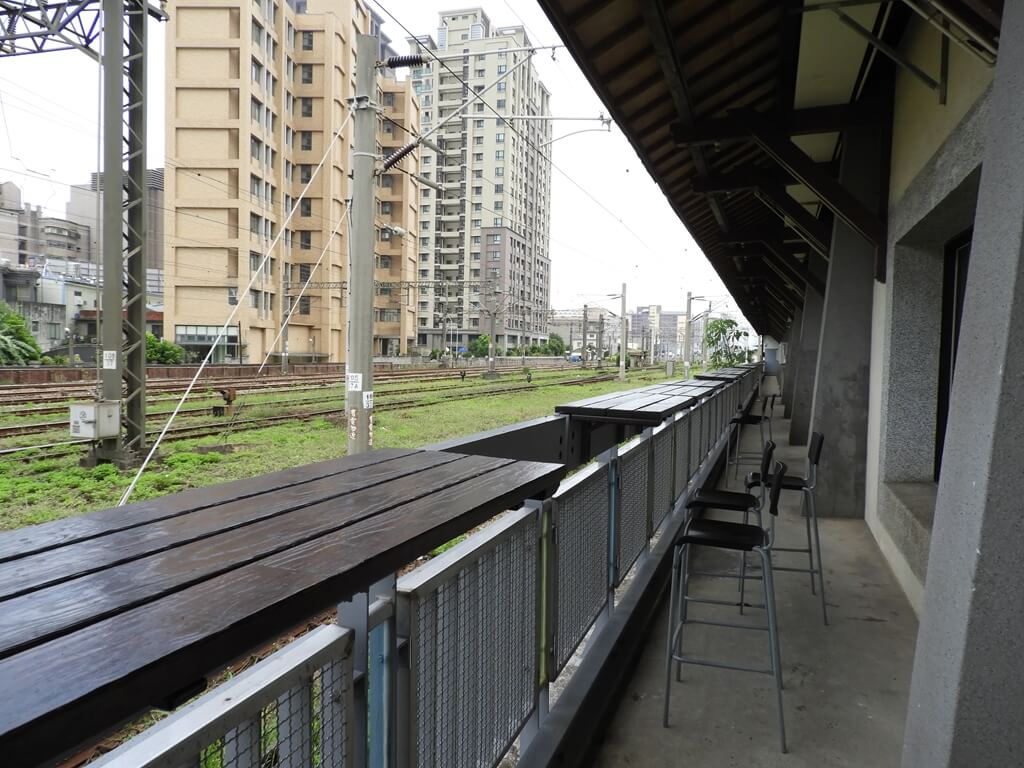 新竹市鐵道藝術村的圖片：追火車月台北上方向