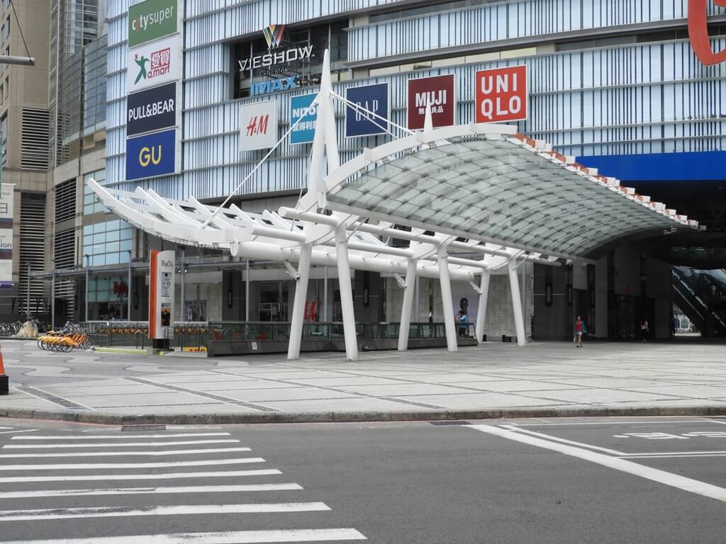 Big City 遠東巨城購物中心的圖片：相當有藝術感的遮雨棚