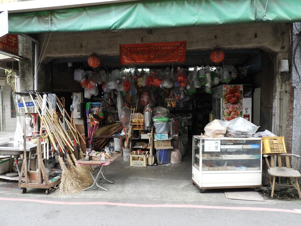新竹縣關西老街的圖片：非常傳統的五金雜貨店