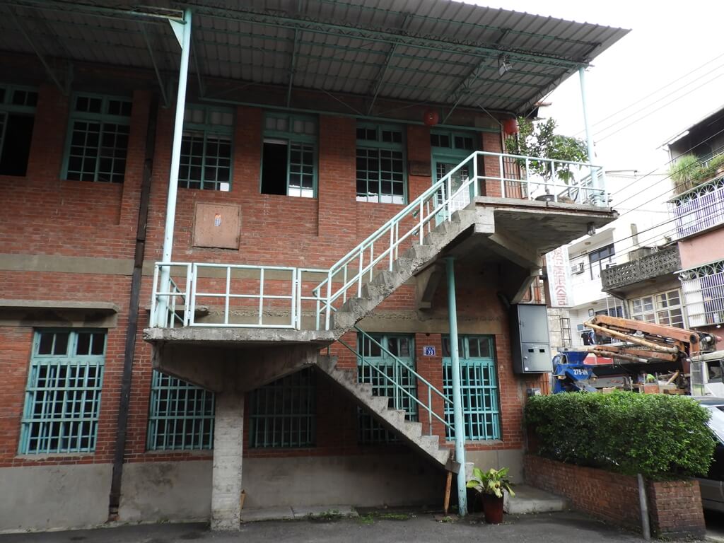 新竹縣關西老街的圖片：外露的樓梯