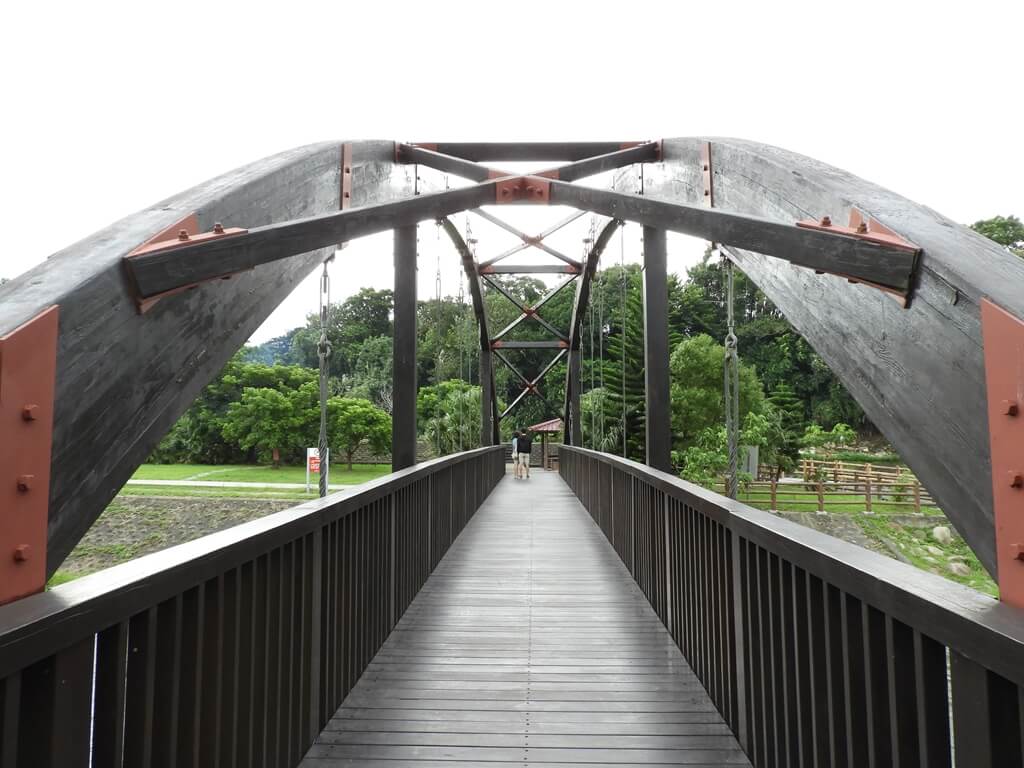 東安古橋（牛欄河親水公園）的圖片：橫跨牛欄河的木橋