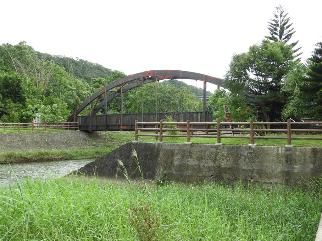 東安古橋（牛欄河親水公園）的圖片：牛欄河上的木橋（123655970）