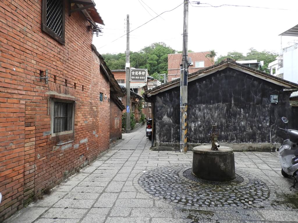 北埔老街的圖片：巷弄內的古井