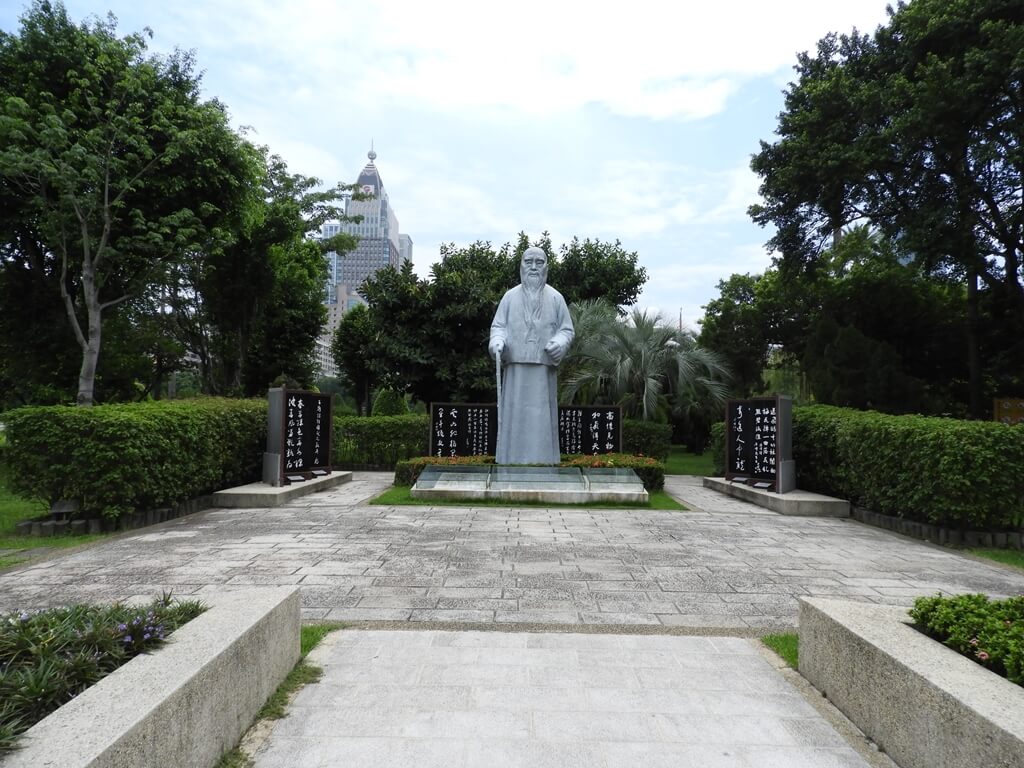 國父紀念館的圖片：于右任碑文區景觀（123656109）