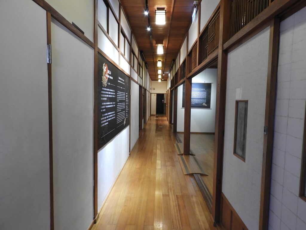 北投文物館的圖片：木造的日式建築內走道